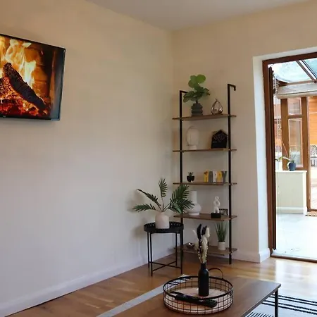 Cosy 3 Bedroom 2 Bathroom House With Parking Sheldon  Exterior photo