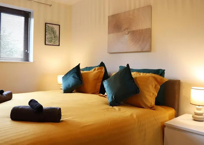 Cosy 3 Bedroom 2 Bathroom House With Parking