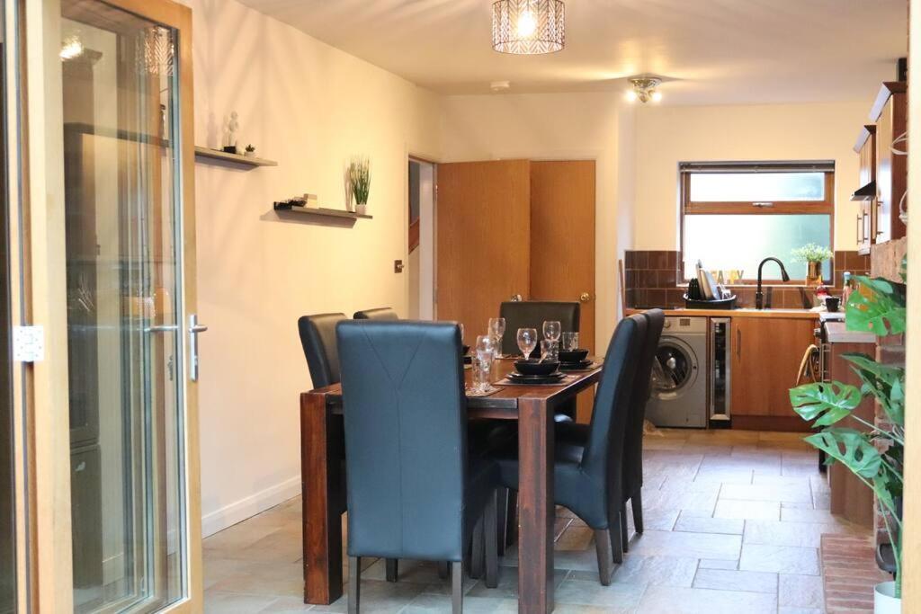 Apartment Cosy 3 Bedroom 2 Bathroom House With Parking