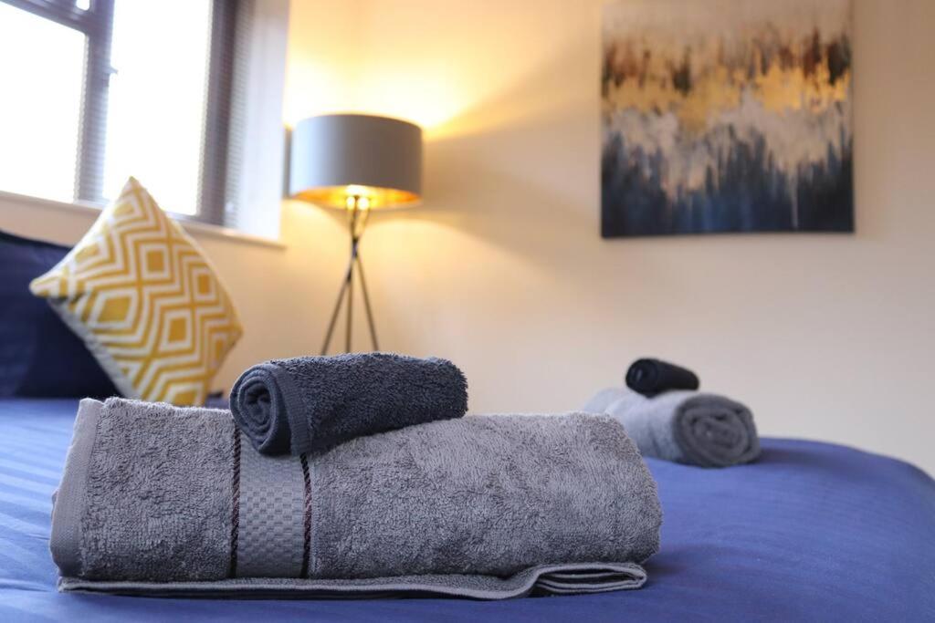 Cosy 3 Bedroom 2 Bathroom House With Parking Apartment