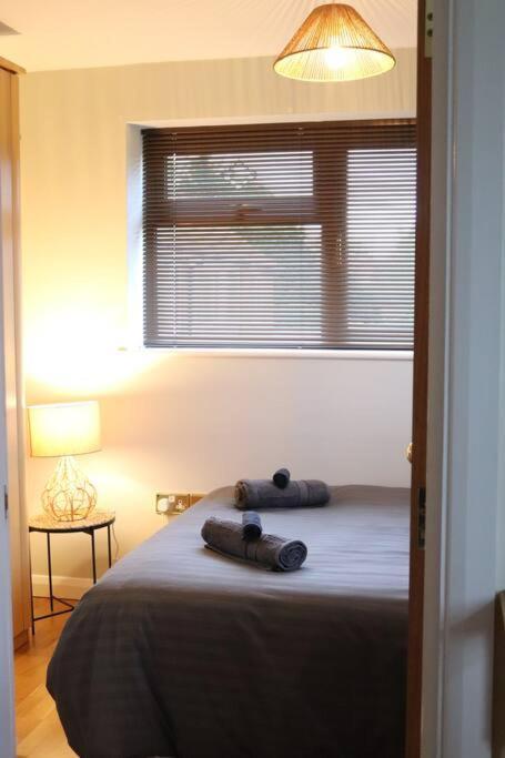Cosy 3 Bedroom 2 Bathroom House With Parking Apartment *