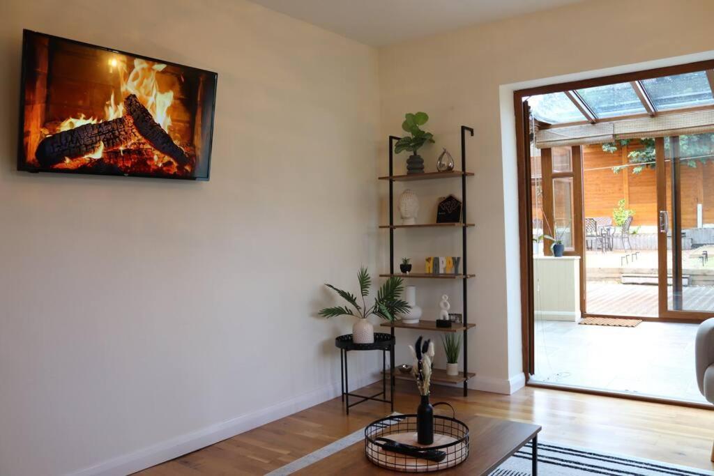 Cosy 3 Bedroom 2 Bathroom House With Parking Apartment Sheldon (West Midlands)